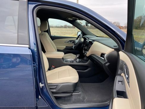 Used 2022 Chevrolet Traverse LS image 11
