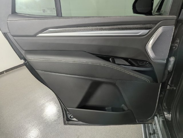 Used 2025 Cadillac Escalade V AWD/4WD image 16