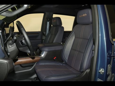 Used 2025 Chevrolet Silverado 3500 High Country w/ Technology Package AWD/4WD image 30