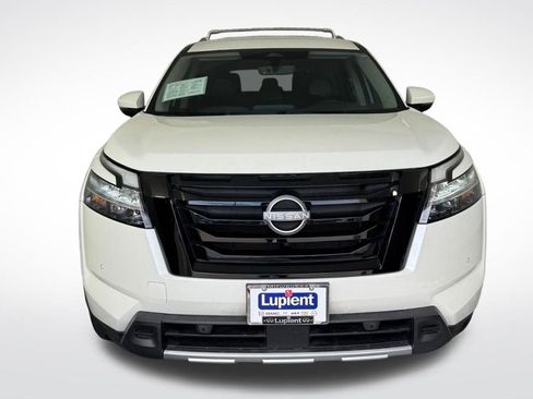 Used 2024 Nissan Pathfinder SL w/ Black Appearance Package FWD image 13