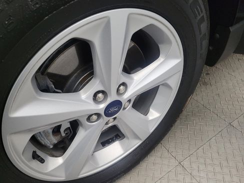 Used 2020 Ford Edge SE image 31