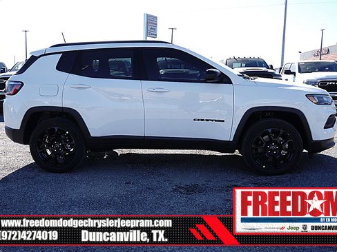 New 2026 Jeep Compass Latitude image 6