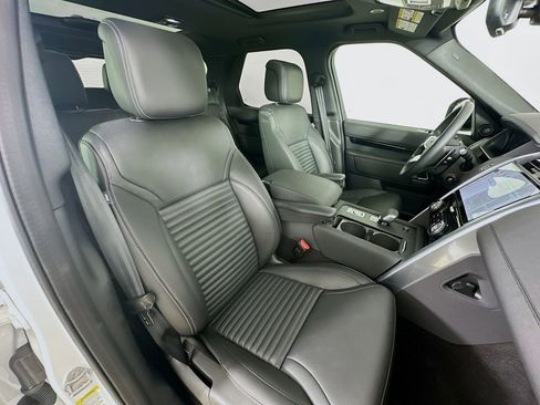 Used 2025 Land Rover Discovery S AWD/4WD image 48