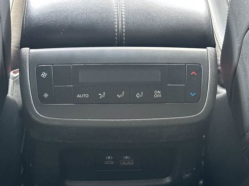 Used 2023 Nissan Pathfinder SL AWD/4WD image 15