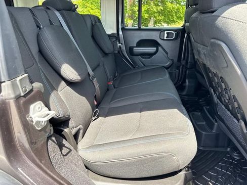 Used 2022 Jeep Wrangler Unlimited Rubicon 4xe w/ Dual Top Group AWD/4WD image 22