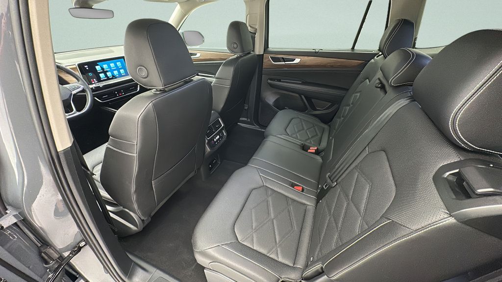Used 2025 Volkswagen Atlas SE AWD/4WD image 9
