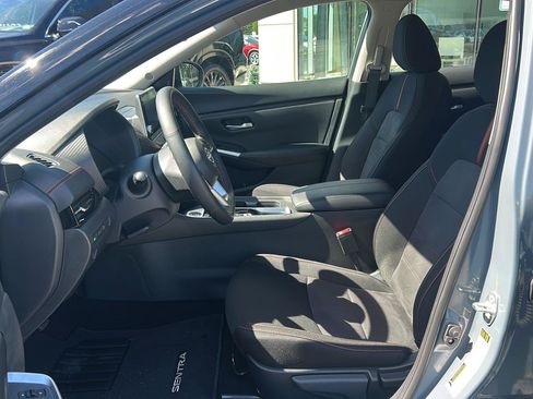 Used 2025 Nissan Sentra SR FWD image 12