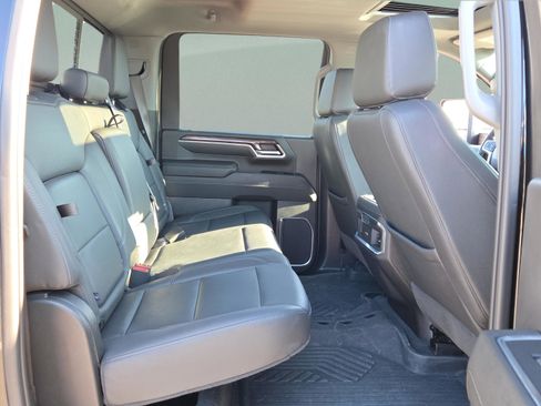 Used 2024 Chevrolet Silverado 2500 LTZ w/ LTZ Premium Package image 18