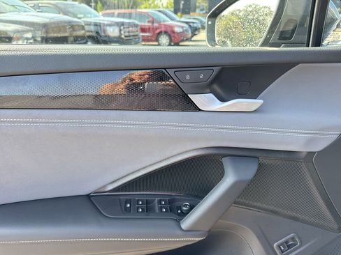 New 2025 Volkswagen Tiguan SE image 25