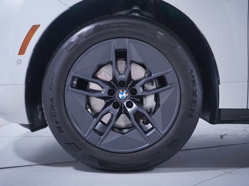 Used 2026 BMW iX xDrive60 image 2