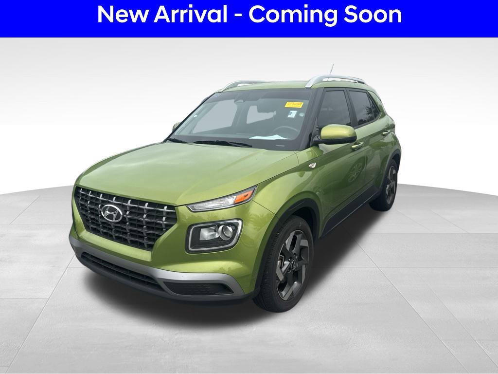 Used 2024 Hyundai Venue SEL FWD image 2
