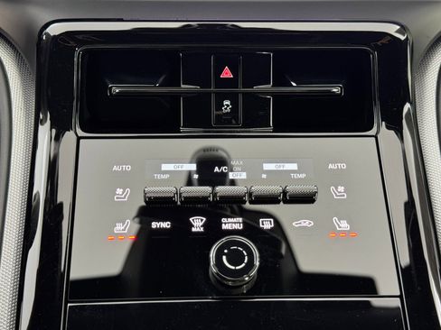 Used 2025 Porsche Panamera 4S w/ Premium Package image 37