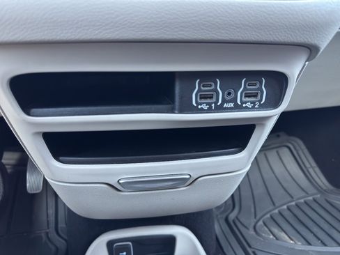 Used 2022 Chrysler Voyager LX FWD image 28