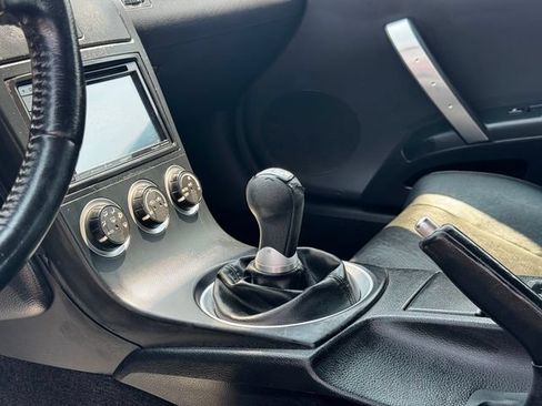 Used 2004 Nissan 350Z Touring RWD image 9