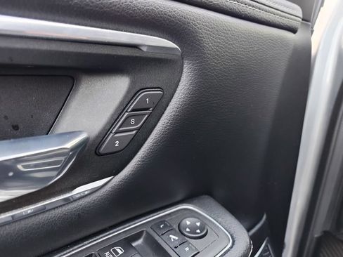 Used 2023 RAM 1500 Laramie AWD/4WD image 9