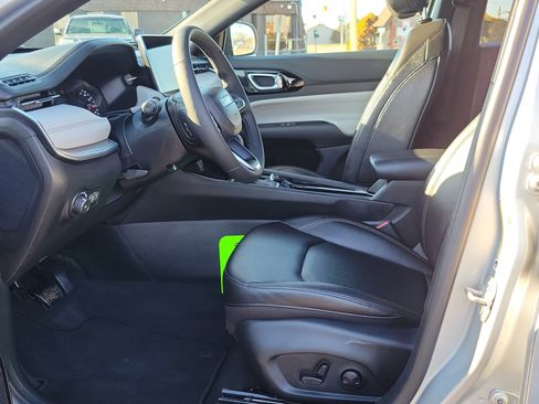 Used 2024 Jeep Compass Limited w/ Sun and Sound Group image 8