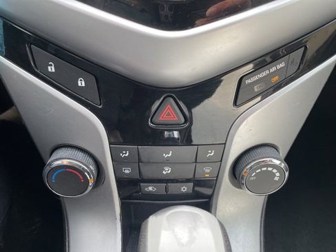 Used 2014 Chevrolet Cruze LS image 23