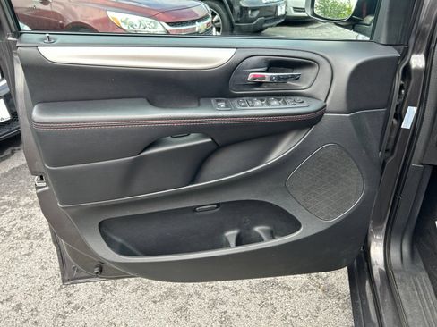 Used 2019 Dodge Grand Caravan GT FWD image 11
