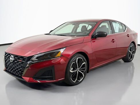 Used 2023 Nissan Altima 2.5 SR FWD image 6