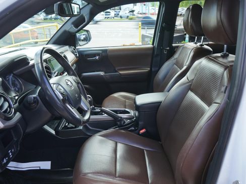Used 2019 Toyota Tacoma Limited AWD/4WD image 15