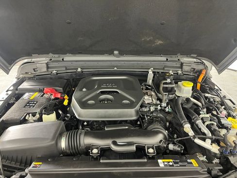 Used 2023 Jeep Wrangler Unlimited w/ Sun & Screen Package image 21