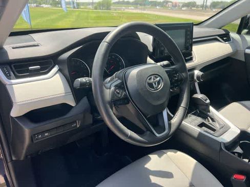 Used 2021 Toyota RAV4 XLE Premium FWD image 15