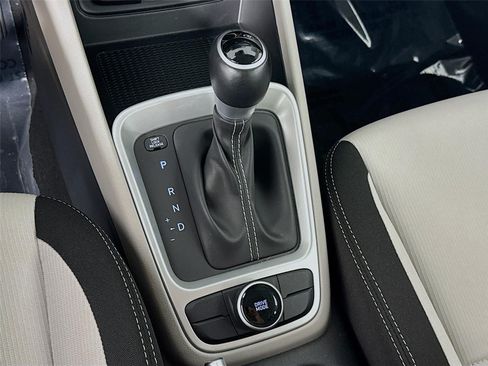 Certified 2025 Hyundai Venue SEL FWD image 18