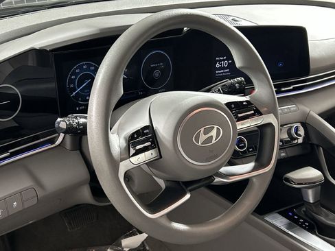 Used 2024 Hyundai Elantra SEL image 14