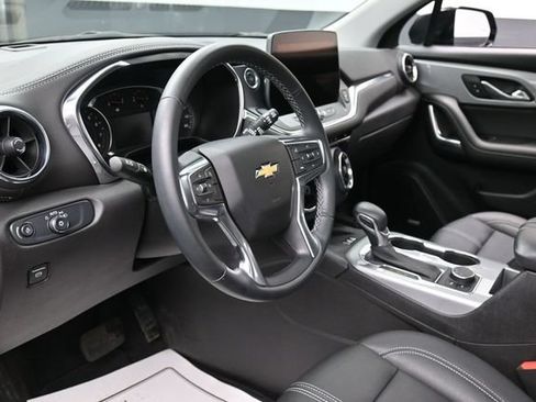 Used 2025 Chevrolet Blazer LT w/ Sound & Technology Package FWD image 14