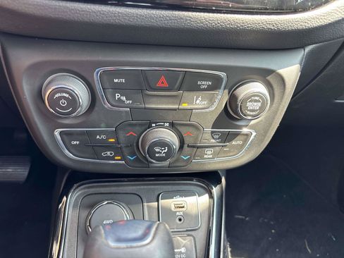 Used 2021 Jeep Compass Limited w/ Sun and Sound Group AWD/4WD image 17