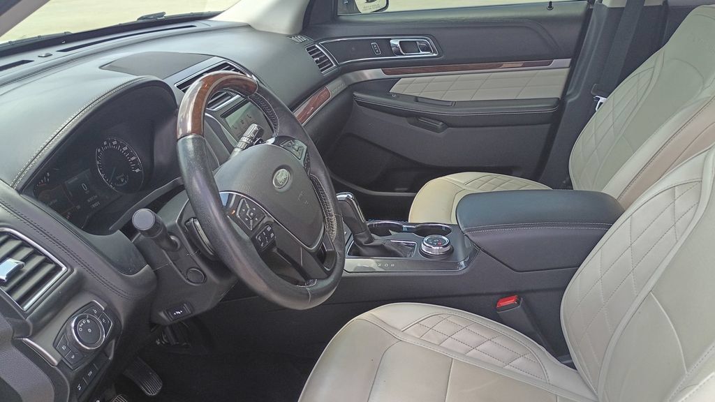 Used 2018 Ford Explorer Platinum AWD/4WD image 18