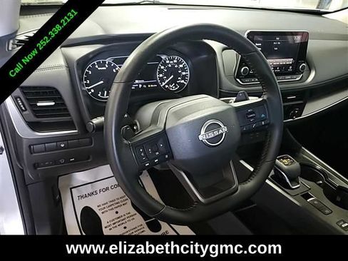 Used 2025 Nissan Rogue SV FWD image 4