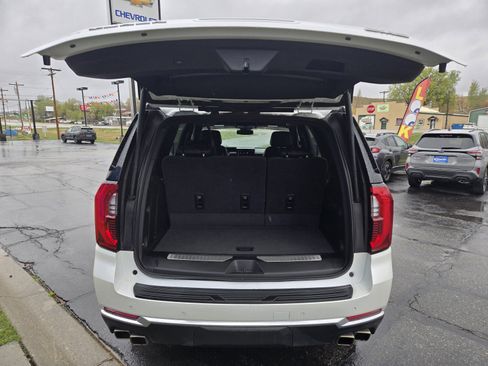 Used 2025 GMC Yukon Denali w/ Sun & Power Step Package image 34