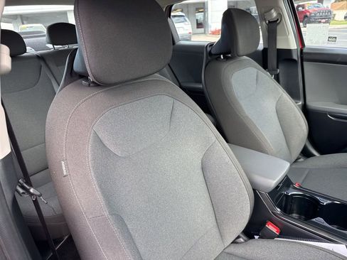 Used 2025 Kia K4 LXS image 11