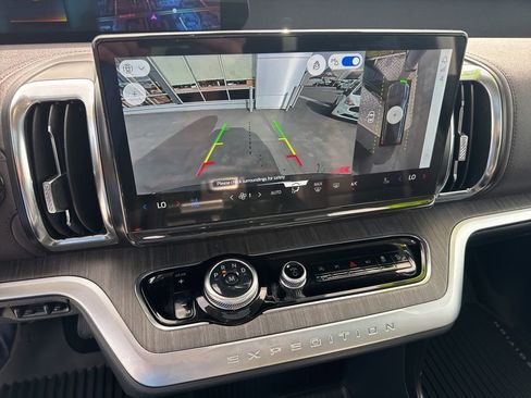 Used 2025 Ford Expedition Max Platinum w/ Platinum Ultimate Package image 31