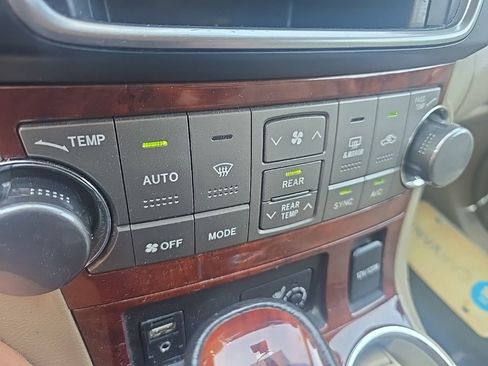 Used 2013 Toyota Highlander Limited FWD image 18