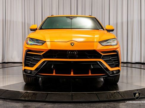 Used 2022 Lamborghini Urus image 3