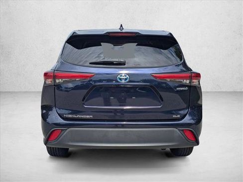 Used 2022 Toyota Highlander XLE FWD image 7