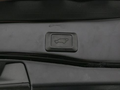 Used 2022 Toyota RAV4 XLE w/ Convenience Package image 14