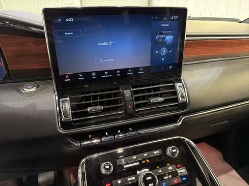 Used 2024 Lincoln Navigator L 4WD image 18