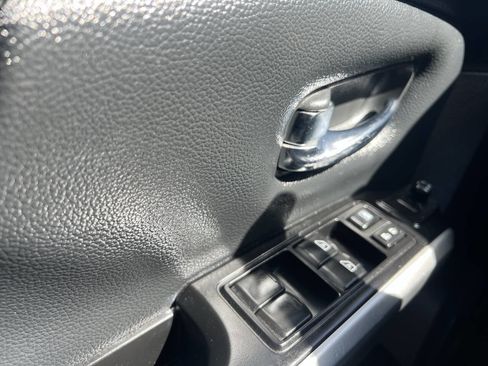 Used 2018 Nissan Titan PRO-4X image 10