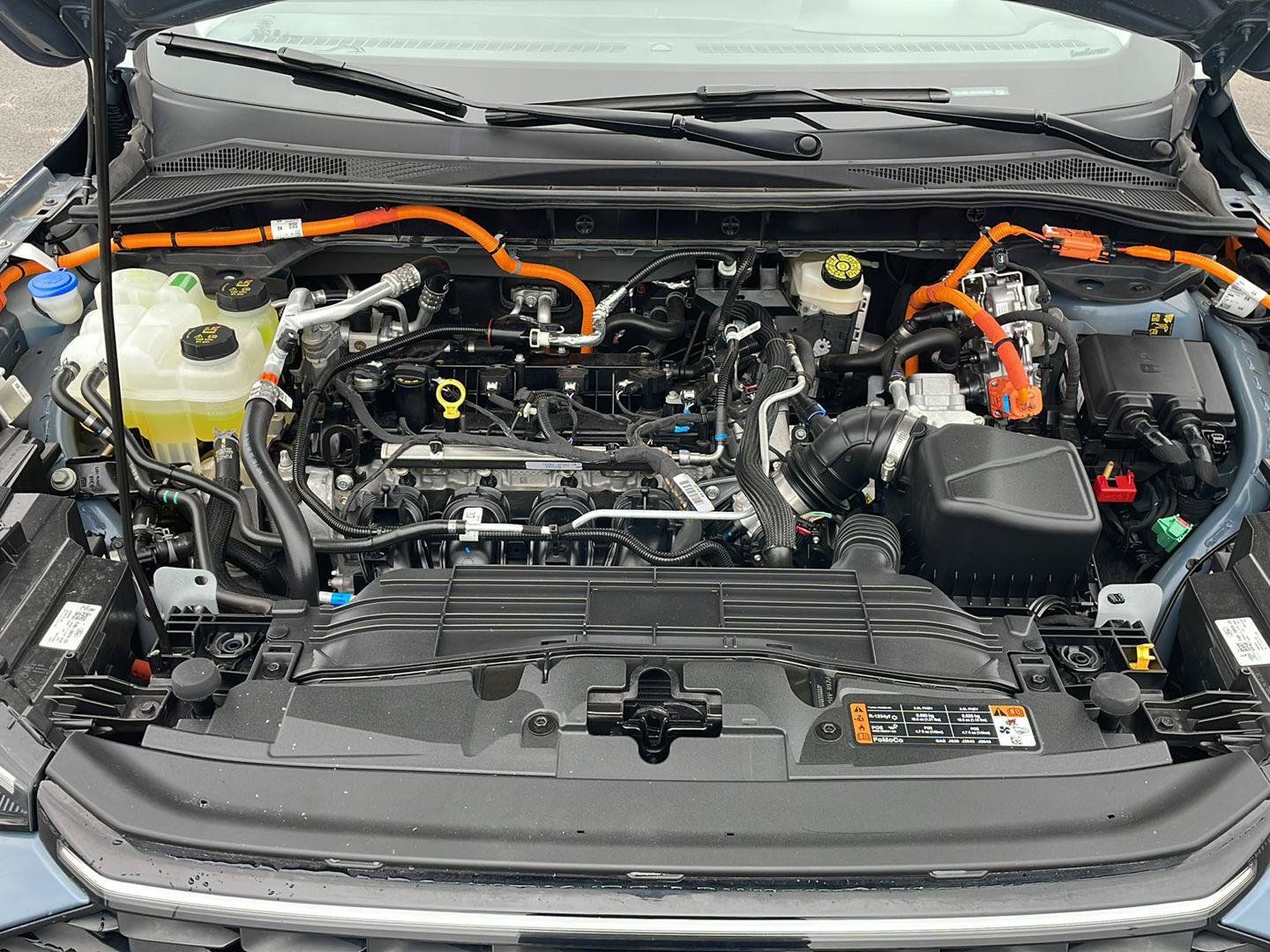 Used 2025 Ford Escape SE w/ PHEV Premium Package FWD image 9