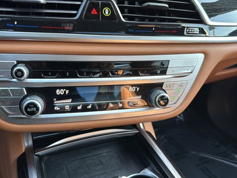 Used 2022 BMW 740i w/ M Sport Package RWD image 19