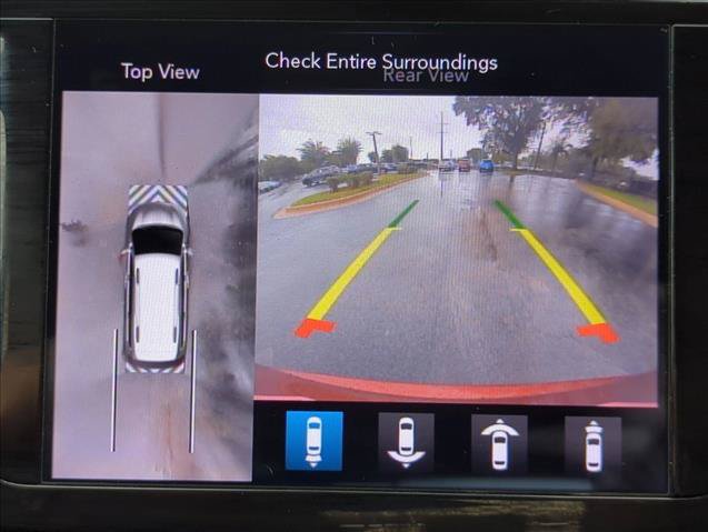 Used 2020 Chrysler Pacifica Touring-L FWD image 13