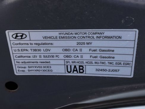 Used 2025 Hyundai Elantra Limited image 37