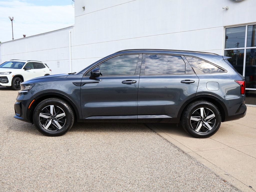 Used 2022 Kia Sorento S FWD image 2