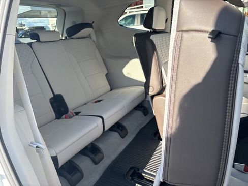 Used 2026 GMC Acadia Denali w/ Super Cruise Package image 37