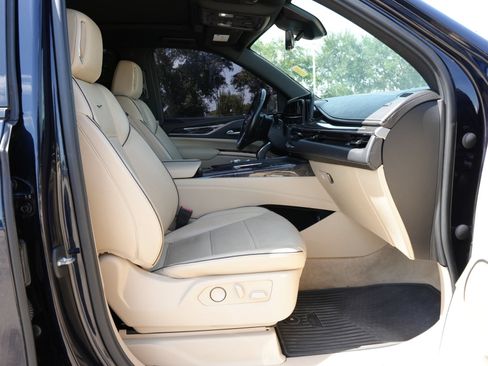Used 2021 Cadillac Escalade Premium Luxury RWD image 23