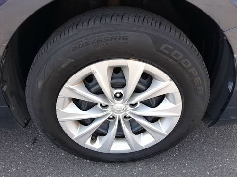Used 2016 Toyota Camry LE image 39