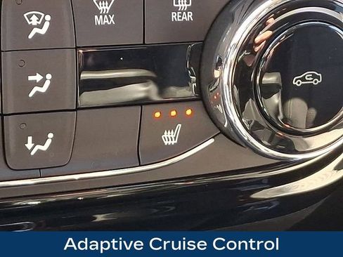 Used 2025 Chevrolet Trax LT w/ Driver Confidence Package image 18